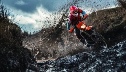 开云娱乐官网-广州富力主场遭大连一方逆转，中超战局变化，广州富力主场球迷区