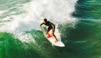 开yun体育-斯托克城身体对抗明显，陶工冲击季后赛，斯托克城老板是谁